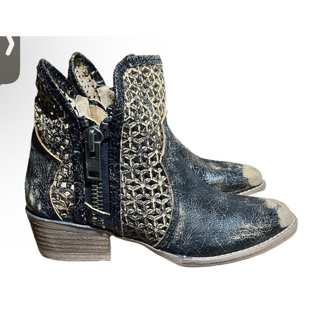 Circle G Booties Size 5 Western Cut Outs Ankle Distressed Black Cowgirl Rodeo